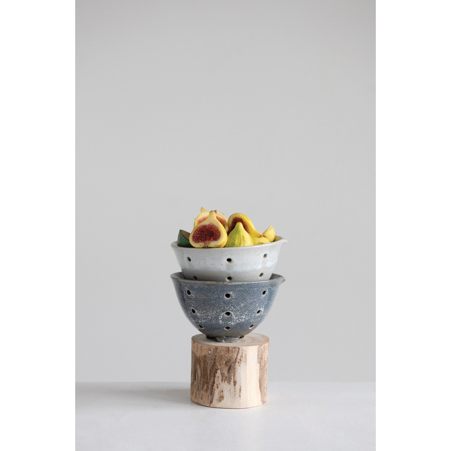Stoneware Berry Bowl with Glaze, 2 Colors