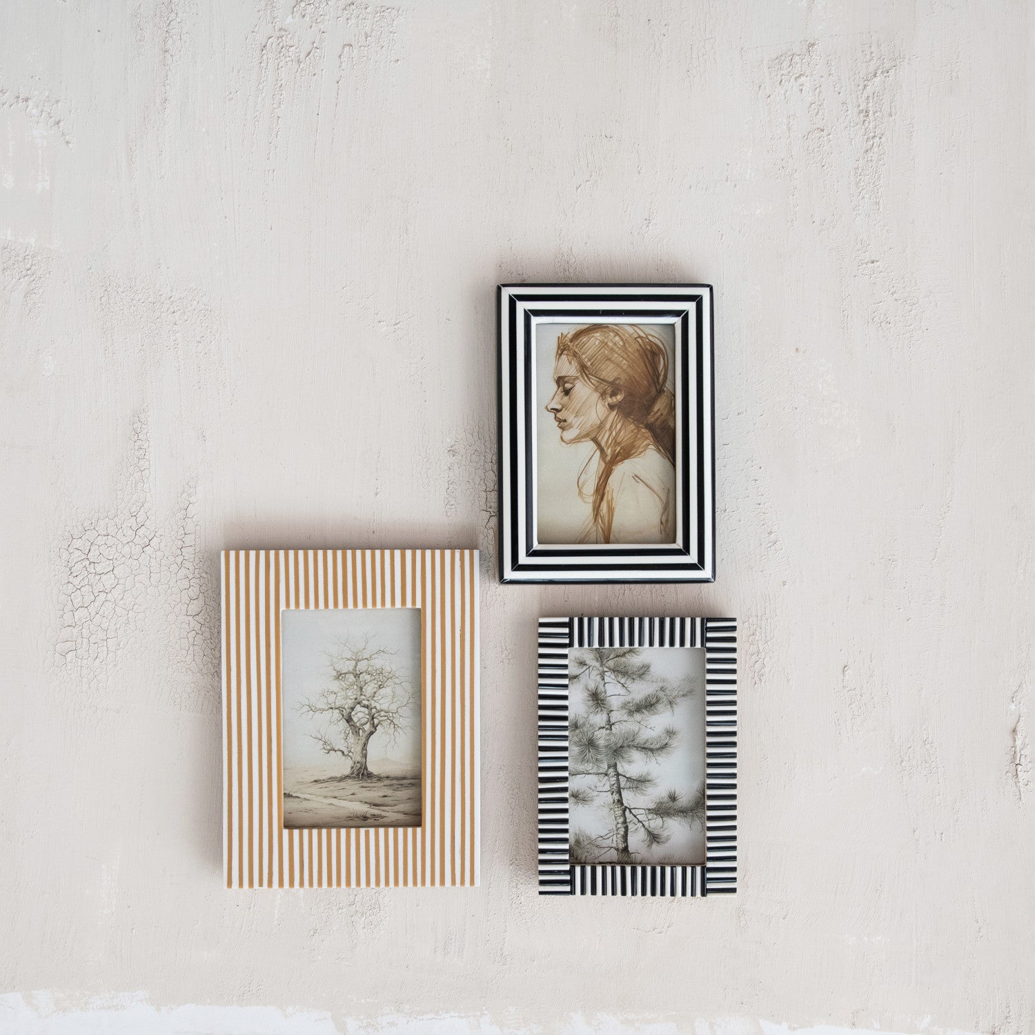 Striped Photo Frame, Black & White (Holds 4" x 6" Photo)
